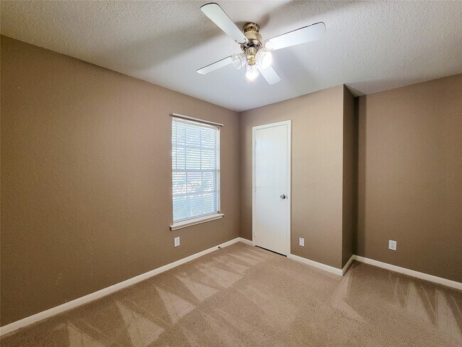 Building Photo - 17643 Ranch Country Rd