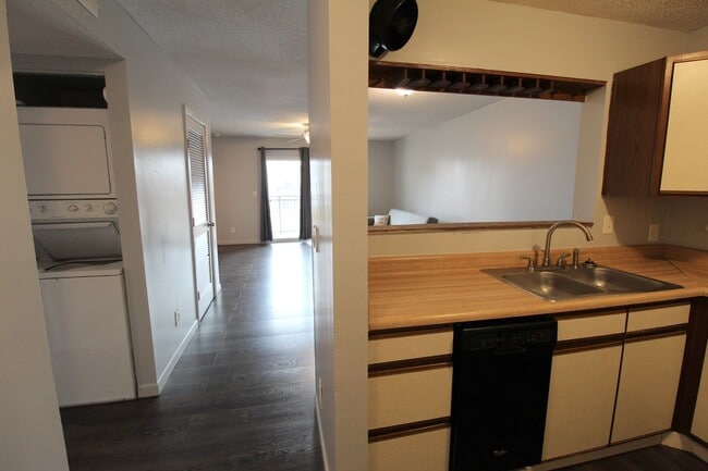 Building Photo - 1346 Hunters Rd