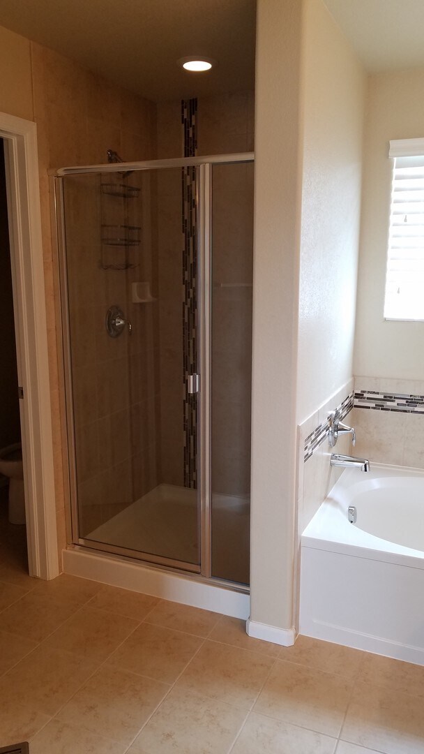 Building Photo - Beautiful 4/3/2 Fountain Valley Home Close...