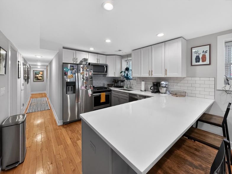 Building Photo - 3534 W Wrightwood Ave