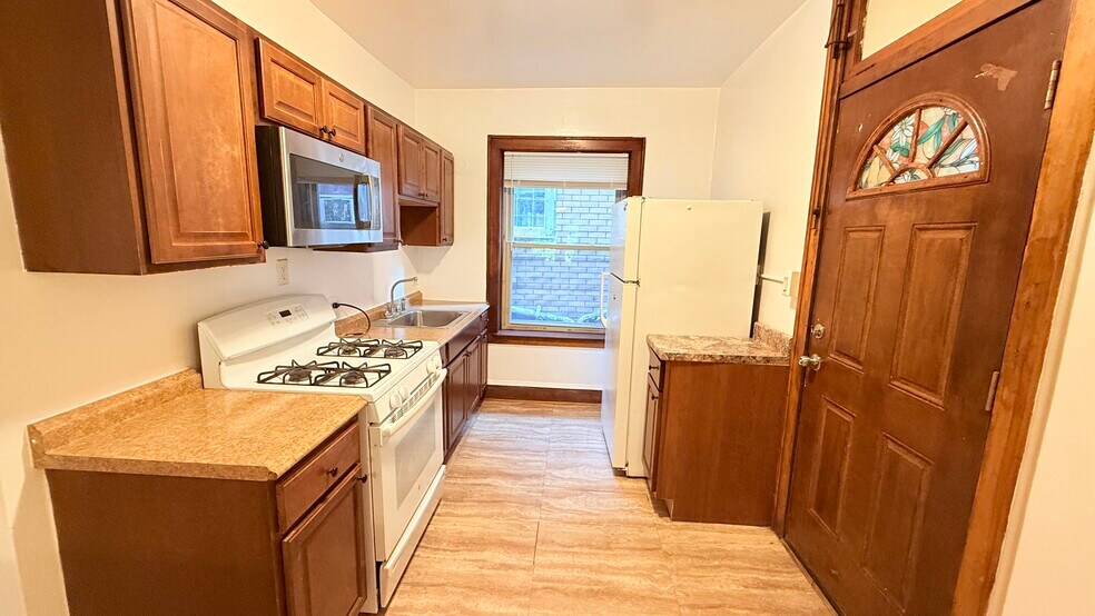 Building Photo - 4453 W Dickens Ave