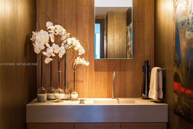 Building Photo - 2901 Collins Ave