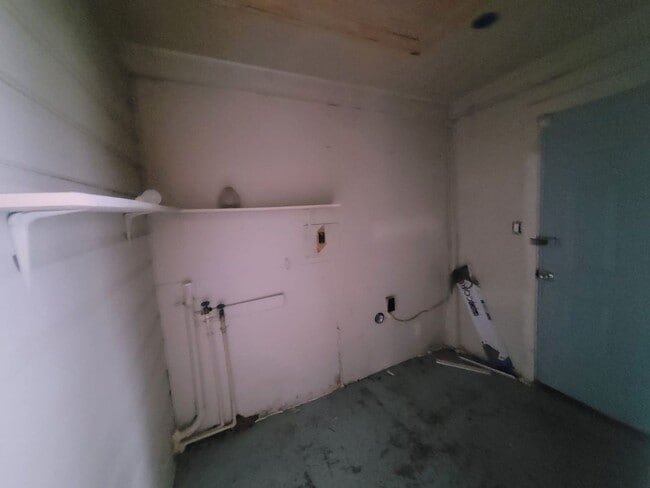 Building Photo - 121 Linn St