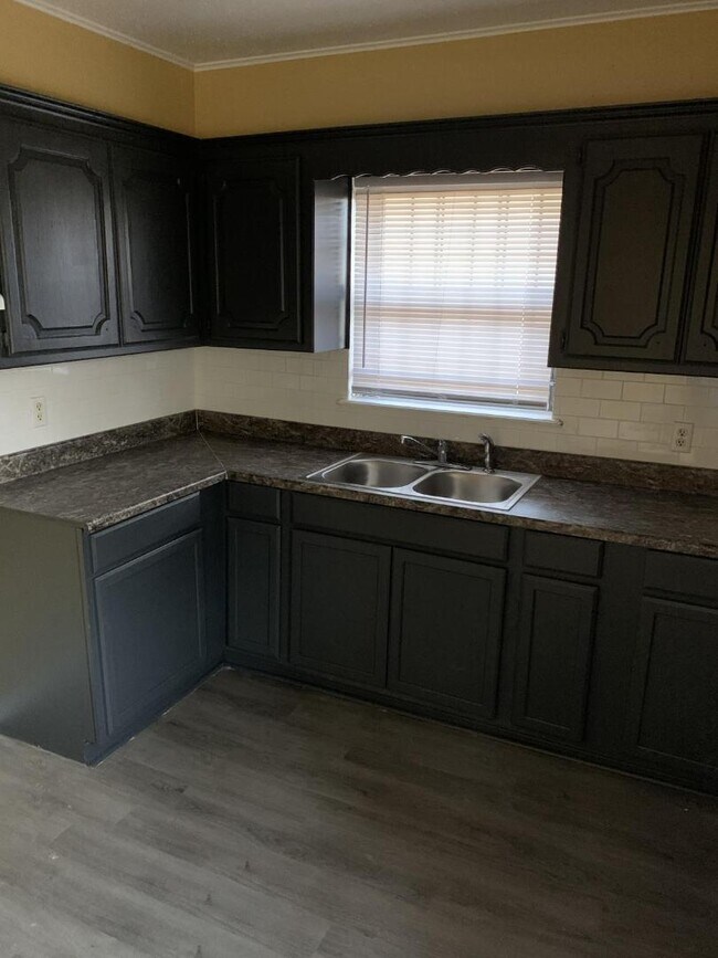 Building Photo - 1509 Meyers Pl