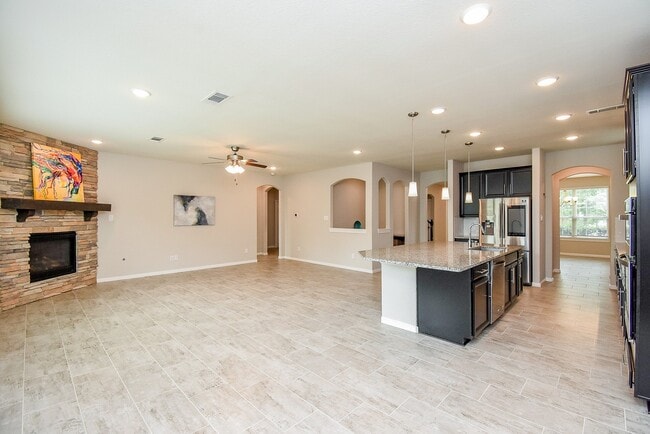 Building Photo - 24918 Meadowthorn Crest Ln