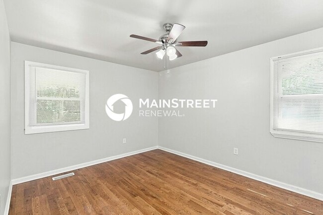 Building Photo - 3 Bedroom Pet-Friendly Home in Charlotte, NC with Main Street Renewal