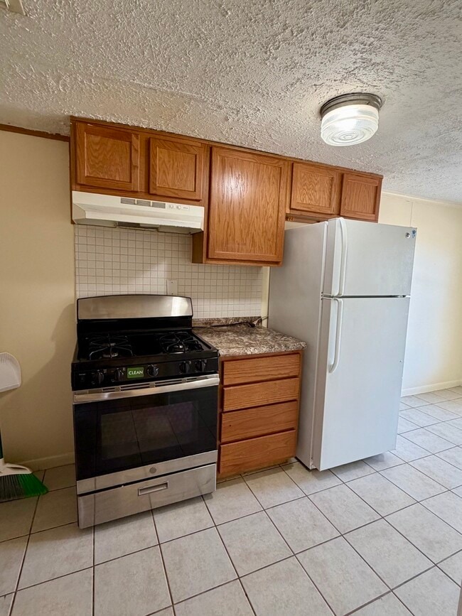 Building Photo - 1608 Dyer Ave