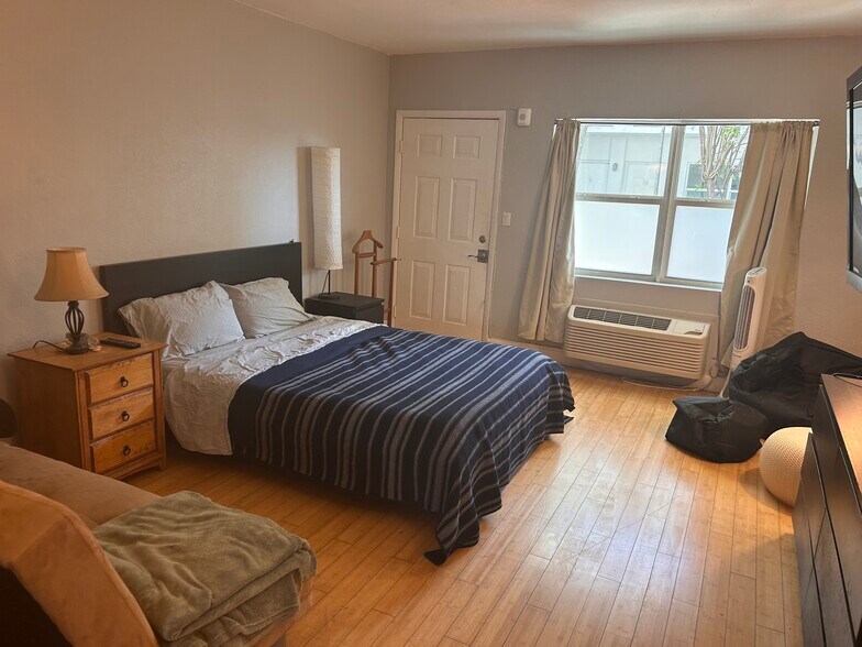 View to entrance (fully furnished) - 8080 Tatum Waterway Dr