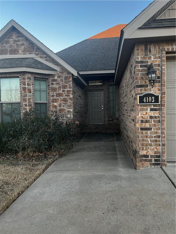 Building Photo - 4103-4103 SW Stonewood Terrace