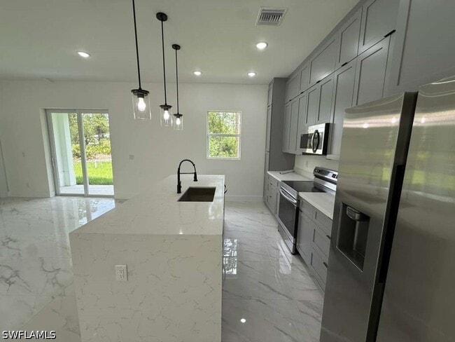 Building Photo - 723 Epps Brown St E