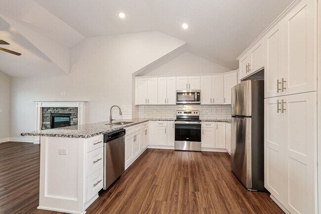 Building Photo - NEW PRICE!!!  Don't miss out.