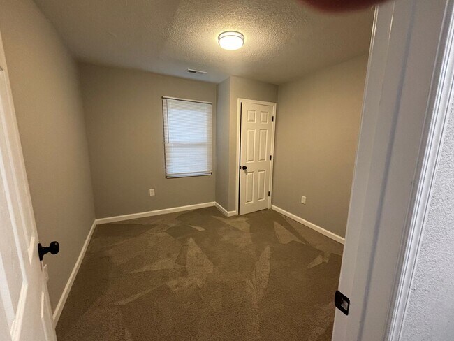 Building Photo - Beautiful, Renovated 3 Bedroom Rancher in ...