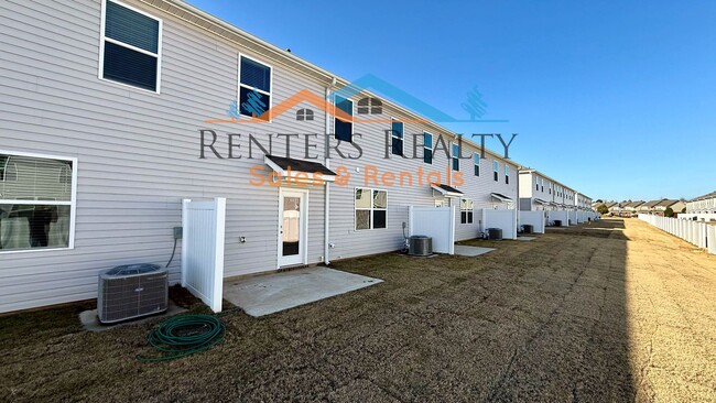 Building Photo - 4 bedroom Townhouse in Madison