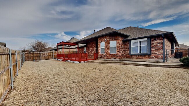 Building Photo - 3 Bedroom with Office in Edmond