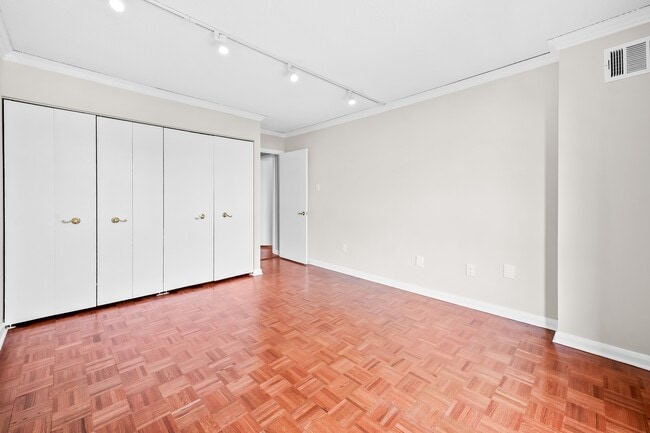 Building Photo - 4100 N Charles St
