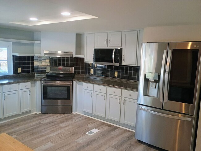 Building Photo - Updated 3 bedroom 2 bath Home for rent