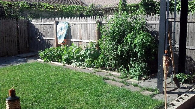 Building Photo - 247 Grove St