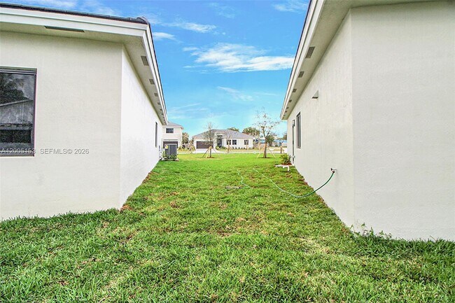 Building Photo - 20833 SW 96th Ct