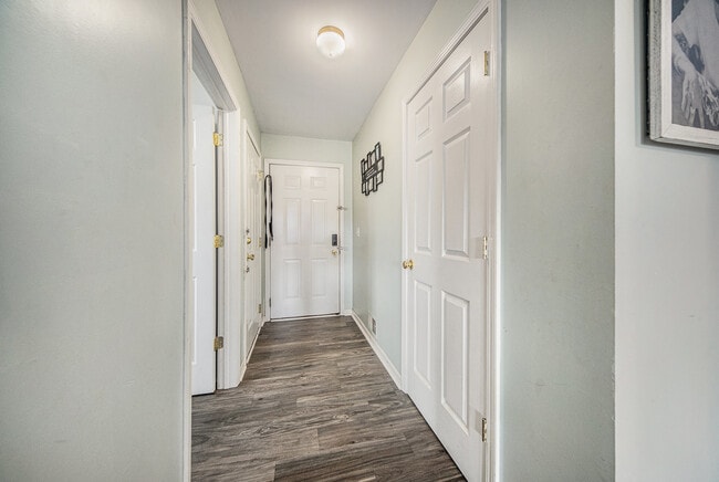 Building Photo - 10497 S Jackson Rd