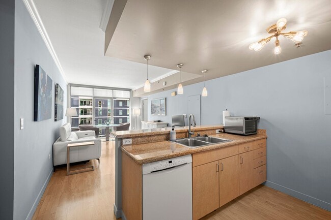 Building Photo - Great Acqua Vista Home with Harbor Views