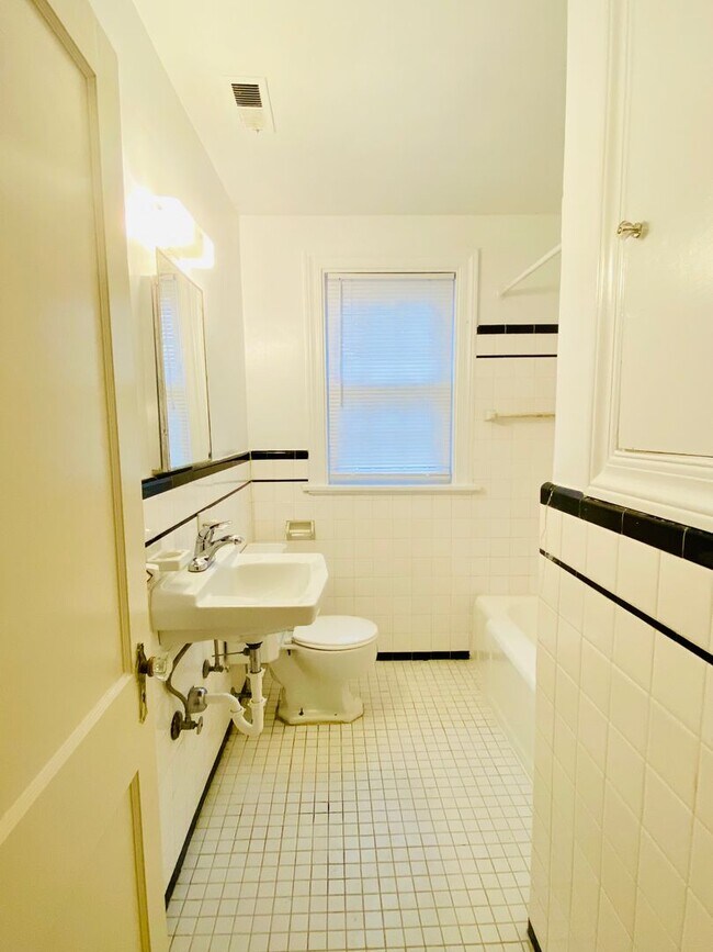 Building Photo - 4208 Fitzhugh Ave