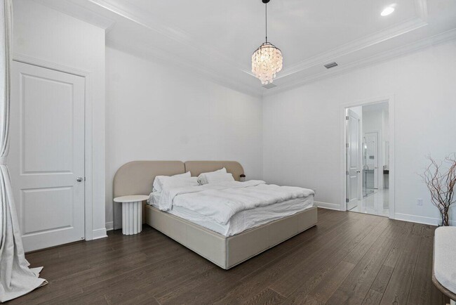 Building Photo - 13026 Artisan Cir