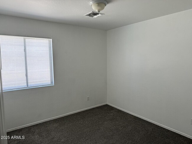 Building Photo - 10520 W Mohave St