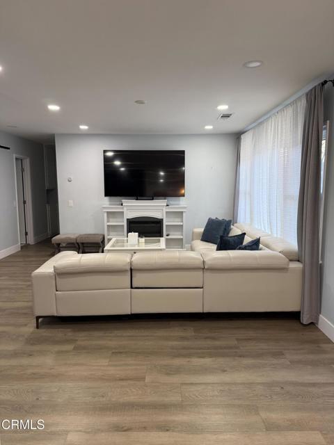 Building Photo - 1075 Chevron Ct