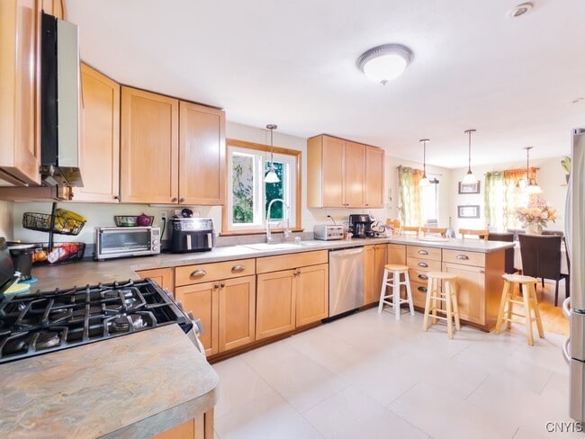 Building Photo - 7189 Coventry Rd N