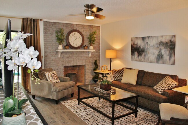 Primary Photo - 7805 Renaissance Ct