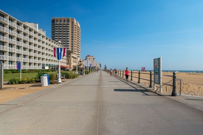 Building Photo - Ready 04-01-26! A Shadowlawn Condo w/Rooftop Deck - 3 Primary Suites - Outdoor Shower - Pet Frien...