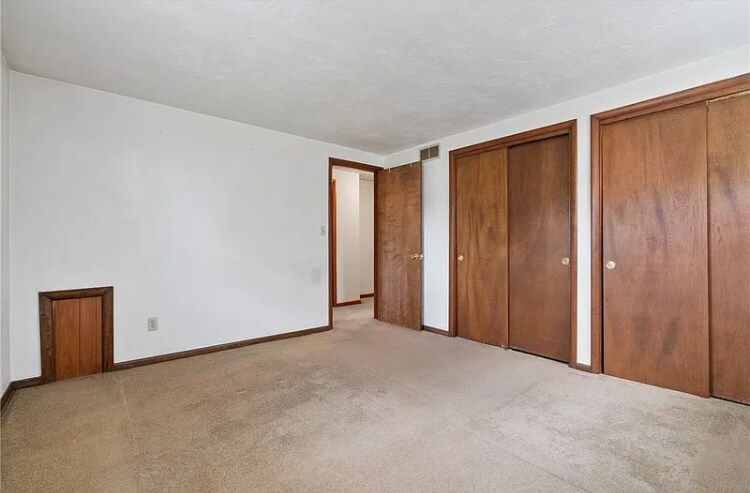 Building Photo - 301 E James St