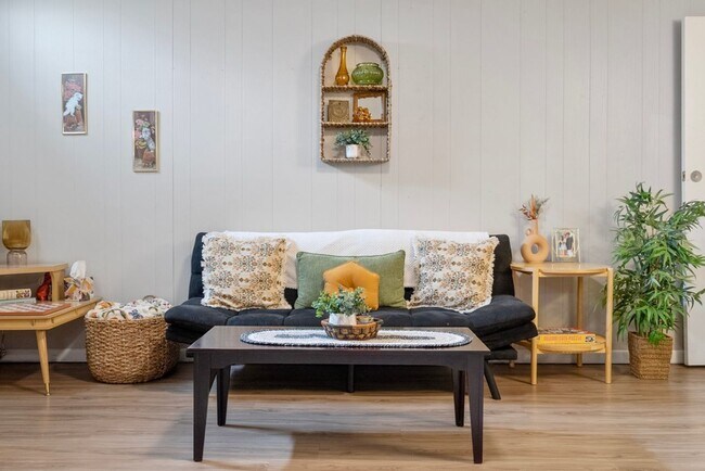 Building Photo - 603 W 18th St