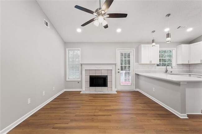 Building Photo - 298 Fallview Dr