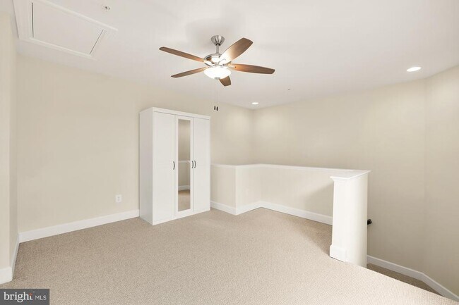 Building Photo - 4707 Van Buren St