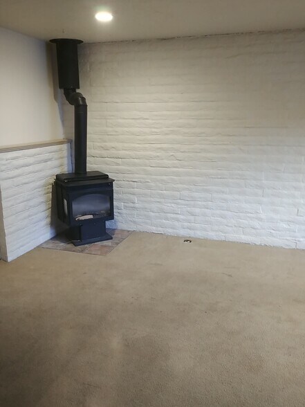 Building Photo - 27 Balsam Ct