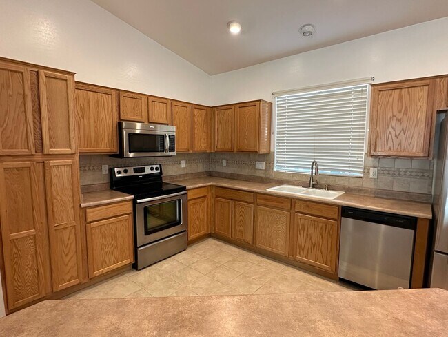 Building Photo - 4560 E Murrieta Rd