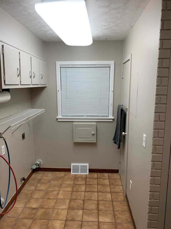 Building Photo - 3610 NW Michael St