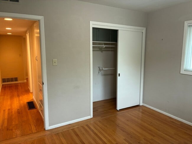 Building Photo - Beautiful 3 bedroom/1.5 bath Home in S. Land Park