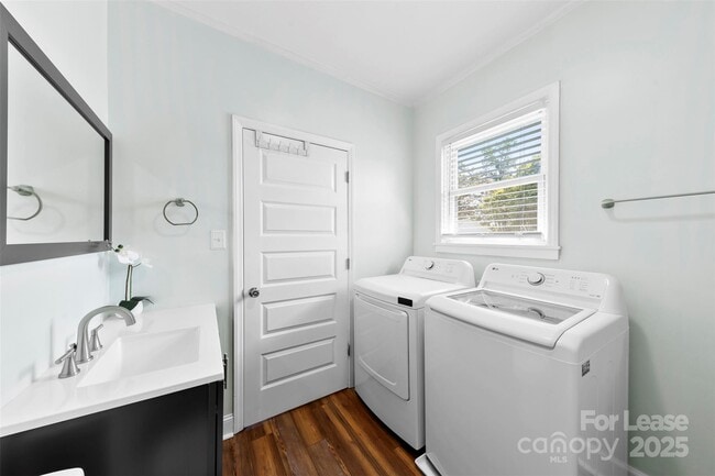 Building Photo - 1525 Perfection Ave