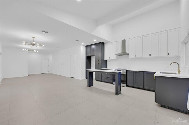 Building Photo - 211 N 28th St