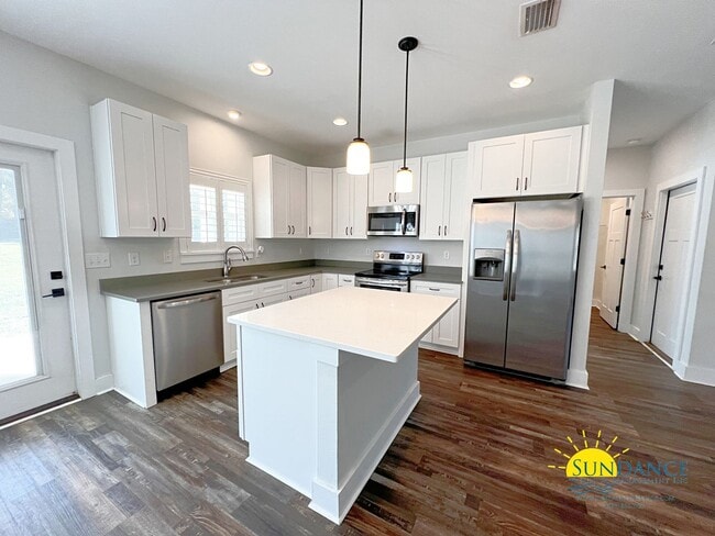 Building Photo - Stunning 3 Bedroom Home in North Crestview!