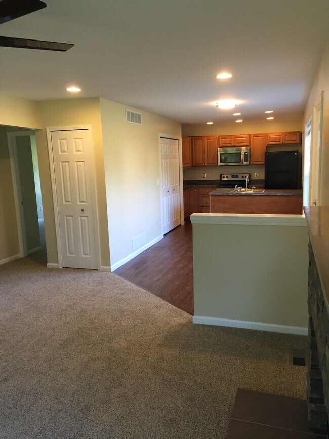 Building Photo - 10933 Hall Rd