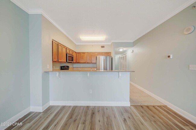 Building Photo - 2400 Grandiflora Blvd