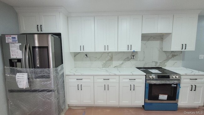 Building Photo - 8 Dee Pl