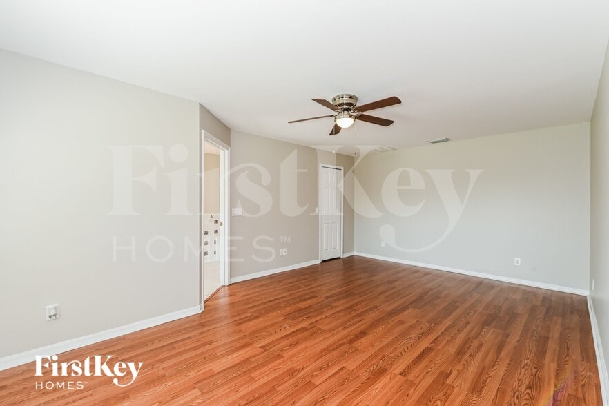 Building Photo - 3737 SW 1st Pl