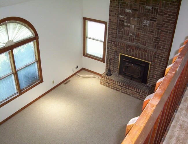 Building Photo - 4 bedroom house in northeast Springfield with fenced yard!