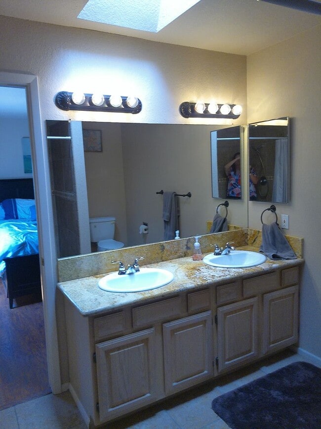 Building Photo - Seasonal  available Sept 1, 2025 to April 30,2026