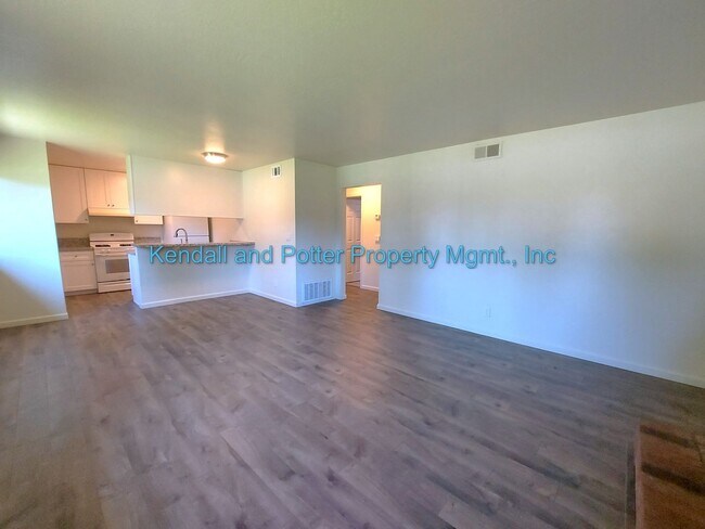 Building Photo - Charming 2BD | 1BA Condo Near Capitola Village & Beach