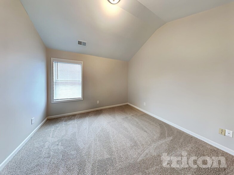 Building Photo - 122 Carriage Lake Dr